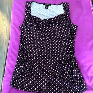 Pre 💜 White House Black Market, stylish sleeveless knit top. Size medium.